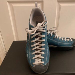 Men's sneaker made by Scarpa of Italy in size 9.